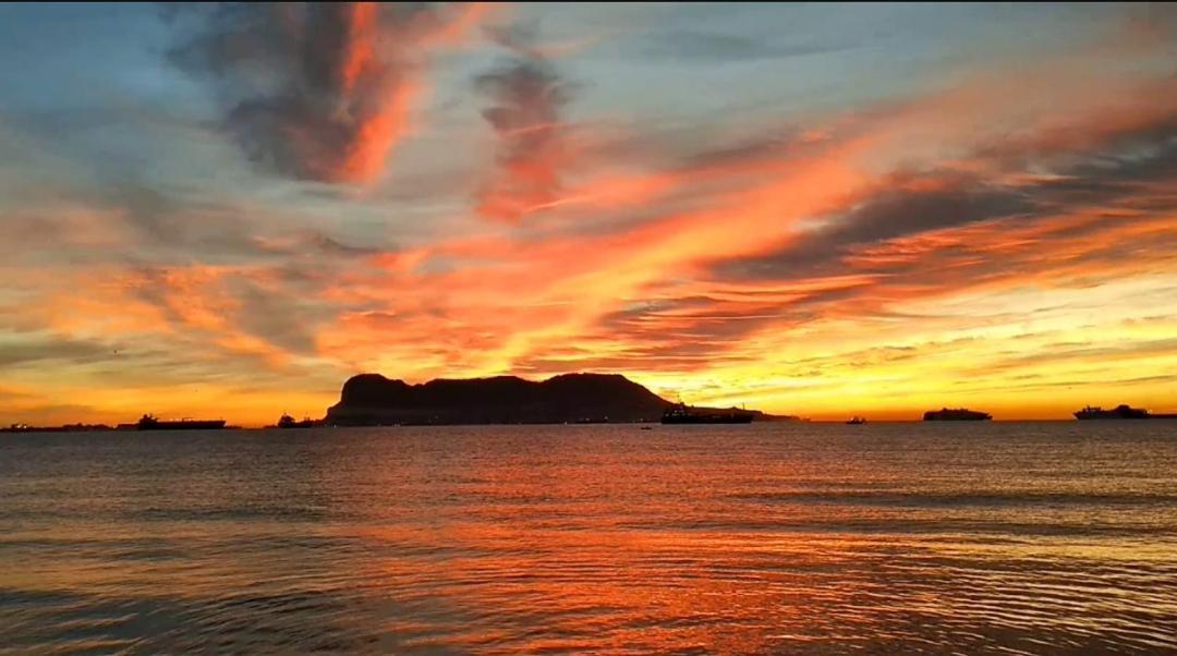 Estudio A Pie De Playa Con Bano Y Cocina Privados Apartman Algeciras Kültér fotó