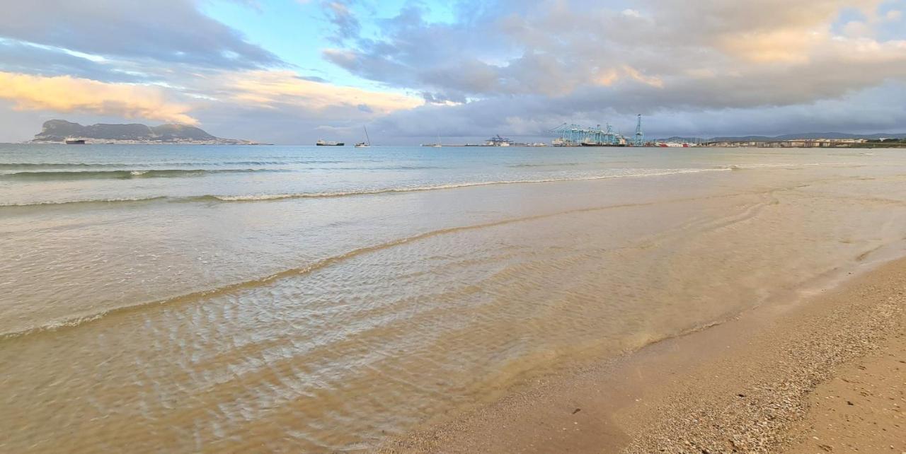 Estudio A Pie De Playa Con Bano Y Cocina Privados Apartman Algeciras Kültér fotó