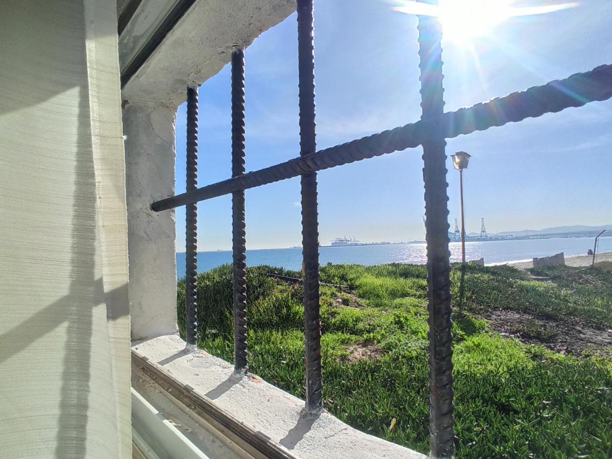 Estudio A Pie De Playa Con Bano Y Cocina Privados Apartman Algeciras Kültér fotó