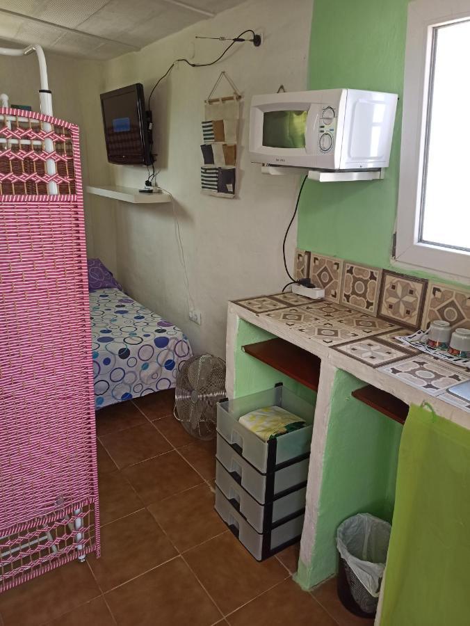 Estudio A Pie De Playa Con Bano Y Cocina Privados Apartman Algeciras Kültér fotó
