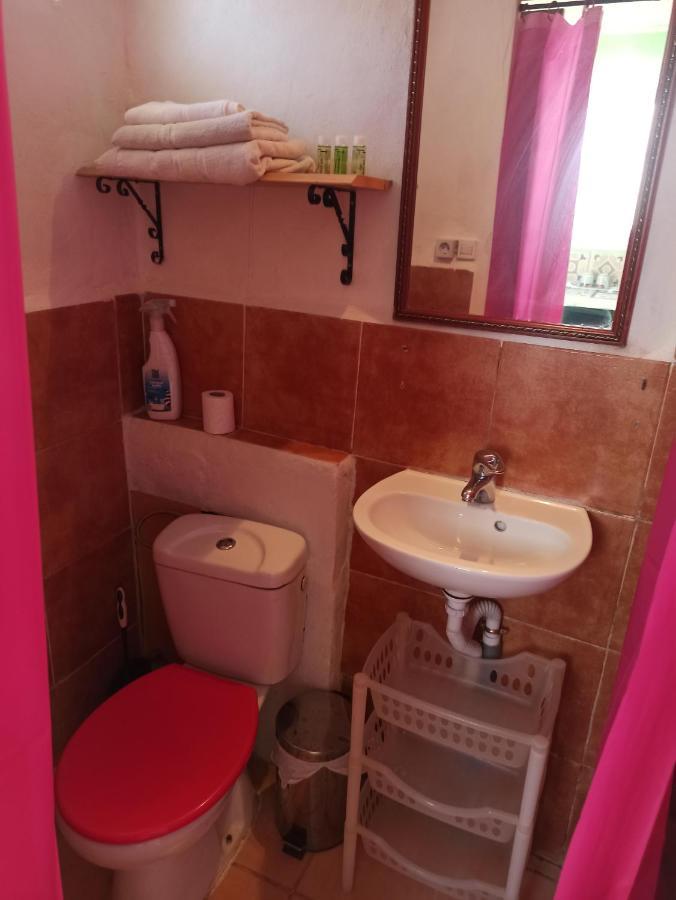 Estudio A Pie De Playa Con Bano Y Cocina Privados Apartman Algeciras Kültér fotó